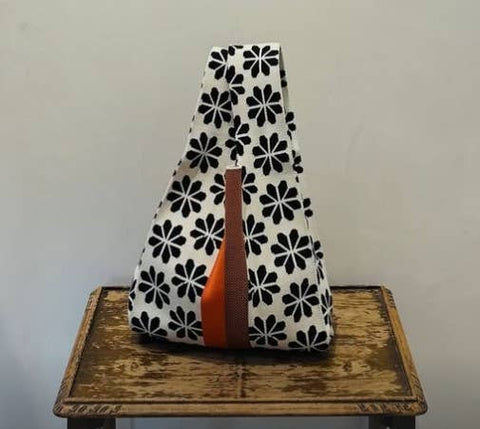 Bolso FLowers - TOKEII KNIT STUDIO