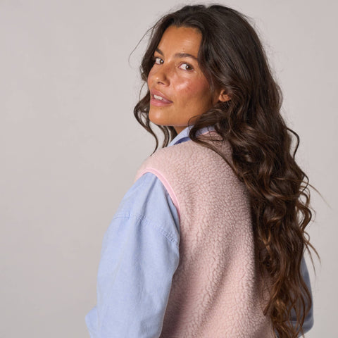 Veste sherpa femme zippée sans manches - Rose pâle