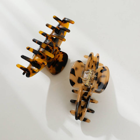 Adrienne Core | Pinza de Garra Clásica Mediana Curvada