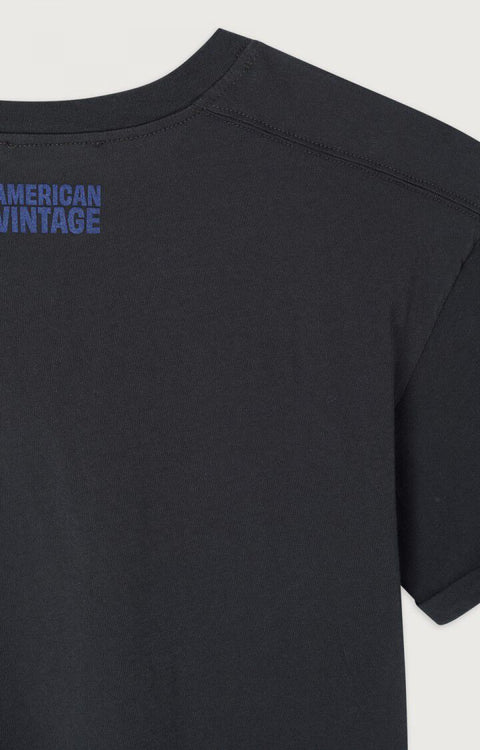 Camiseta Apoly - Carbón – American Vintage