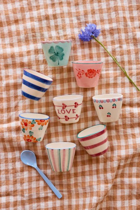 Taza espresso ovalada de cerámica con flores pintadas a mano – naranja – 70 ml | Rice