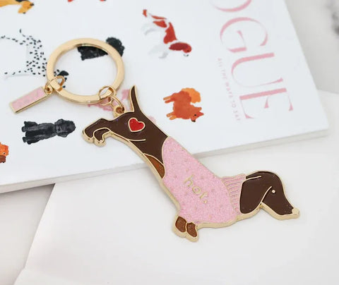 Llavero “Hot Dachshund” esmalte dorado – ATWS