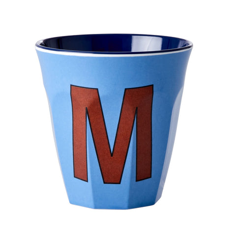Taza de melamina con letra – “Alphabet Multicolor Azul – RICE