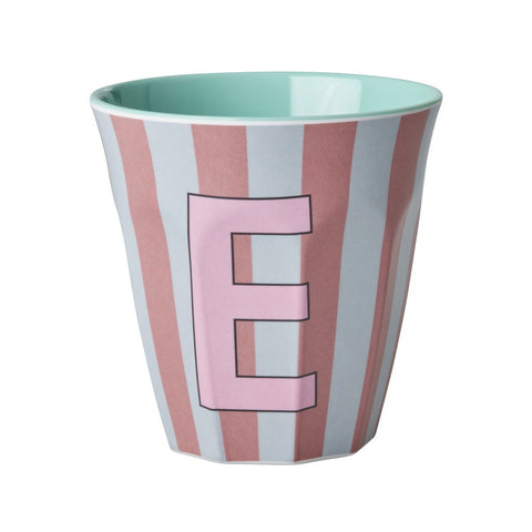 Mug en mélamine avec inscription – « Alphabet multicolore rose – RIZ »