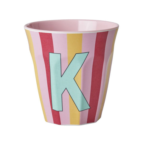 Mug en mélamine avec inscription – « Alphabet multicolore rose – RIZ »