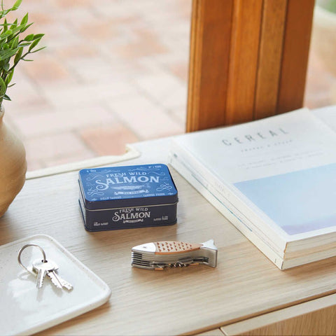 Multiherramienta Wild Salmon - caja metal madera - Balvi