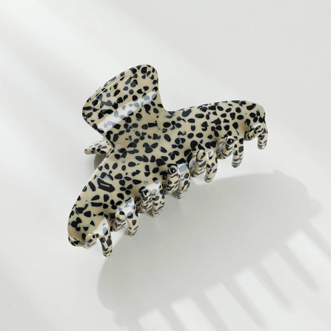 Adrienne Core | Pinza de Garra Clásica Mediana Curvada