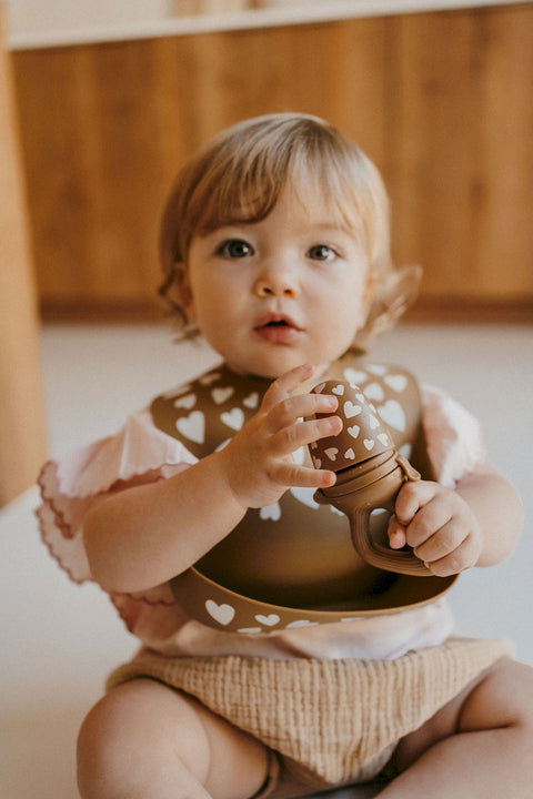 Alimentador antiahogo para bebé – Color Fall in Love (camel) - Zakuw